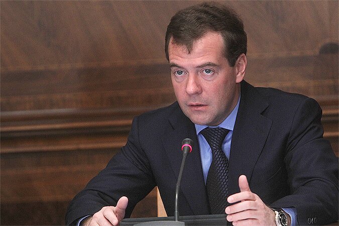 Медведев о госпошлине при разводах: Надо голову включать, когда регистрируете брак